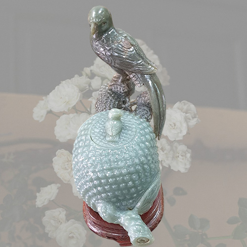 天然翡翠鳥形蓋瓶雕刻藝術品