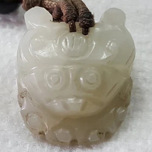 玉雕獸面紋扣