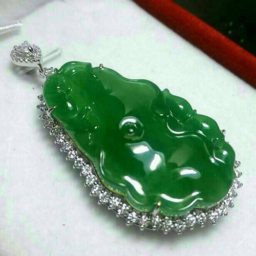 玻璃種陽綠翡翠玉墜