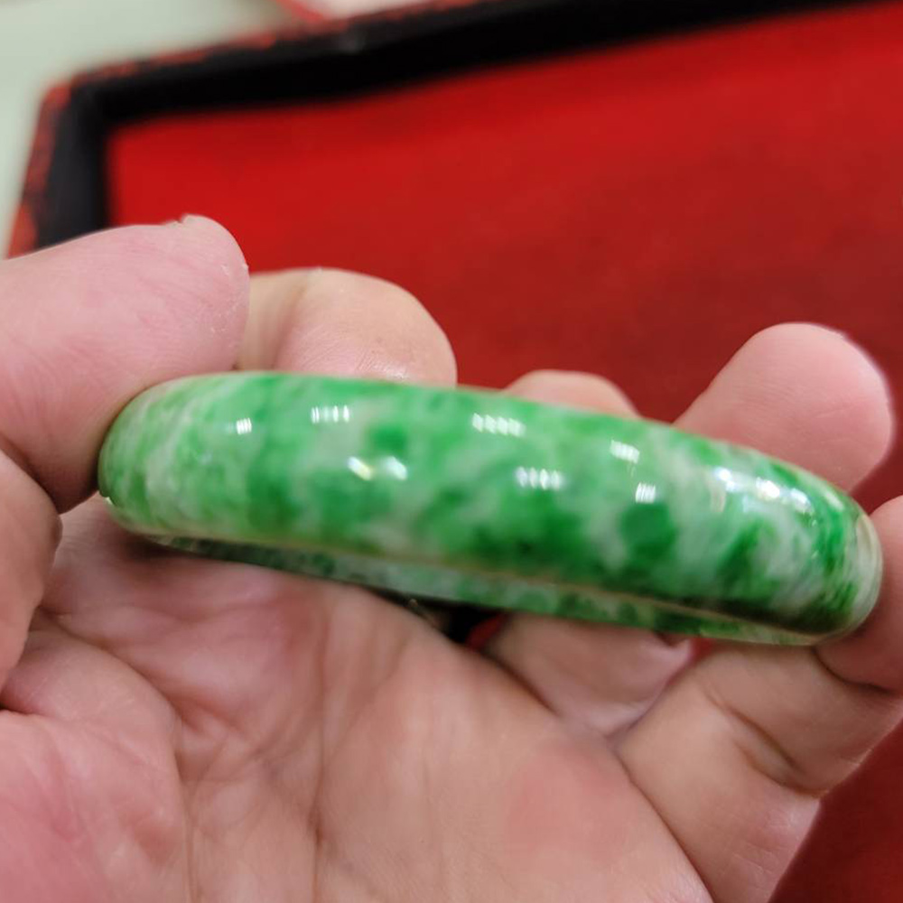 綠色翡翠玉石