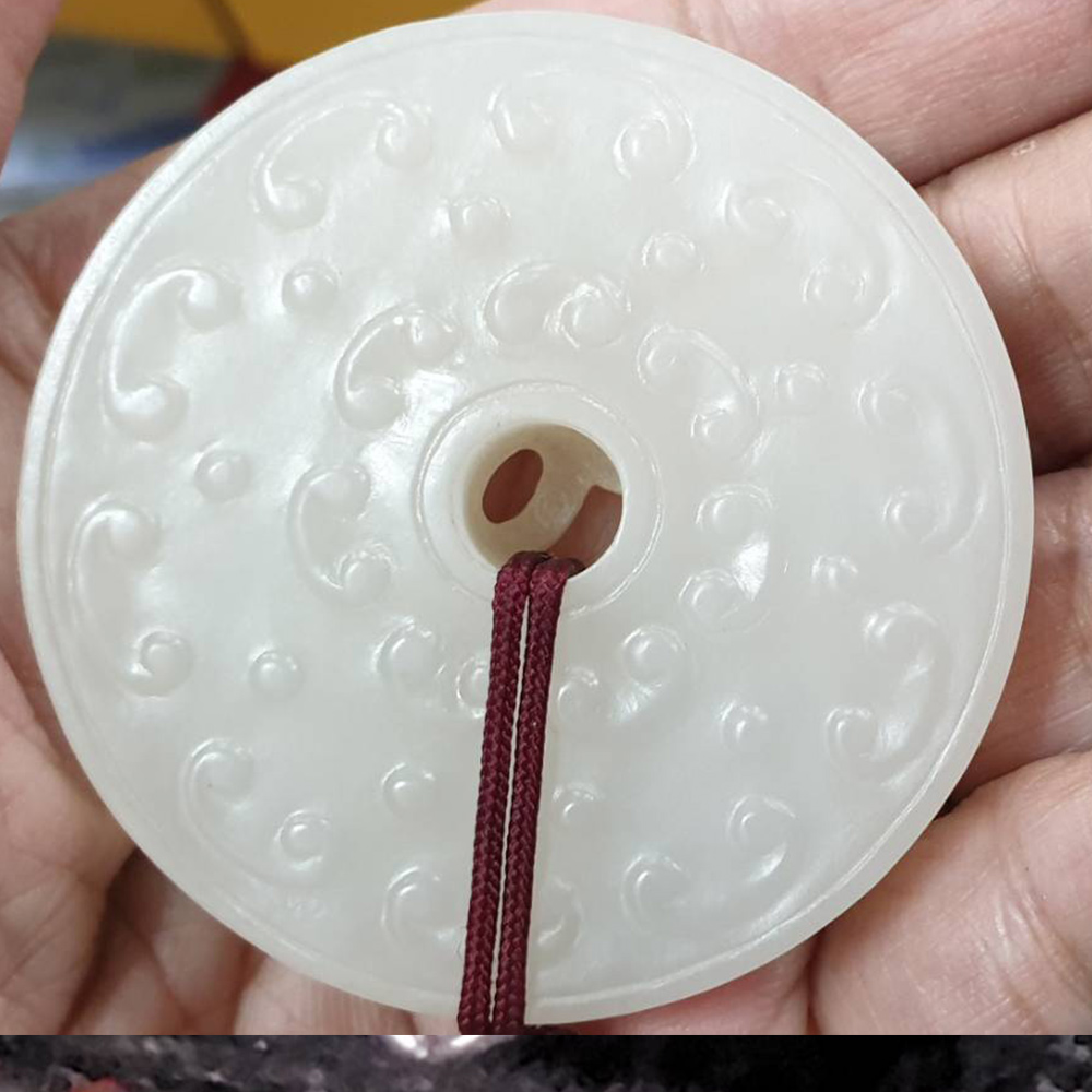 雲紋玉璧