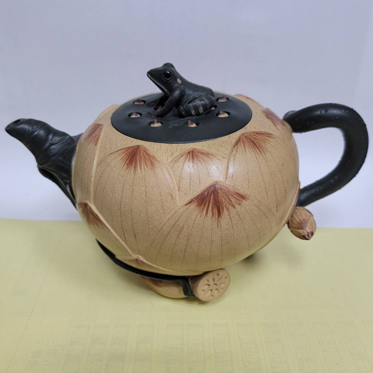 蛙蓮子綠泥茶壺