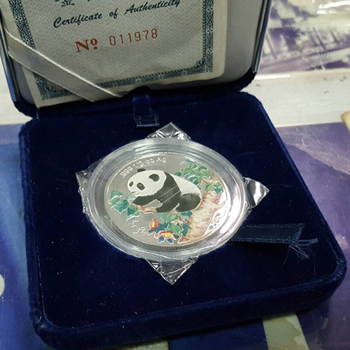 彩色熊貓銀幣