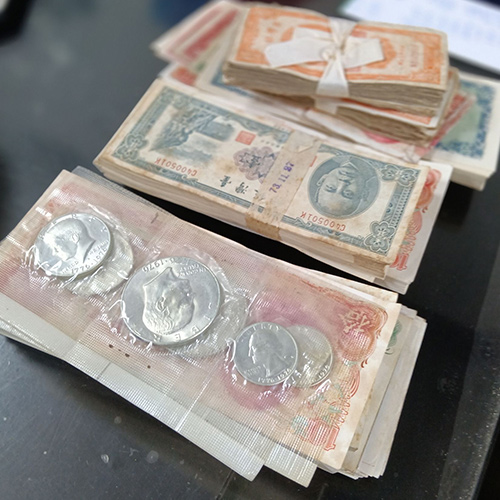 舊台幣紙鈔和硬幣